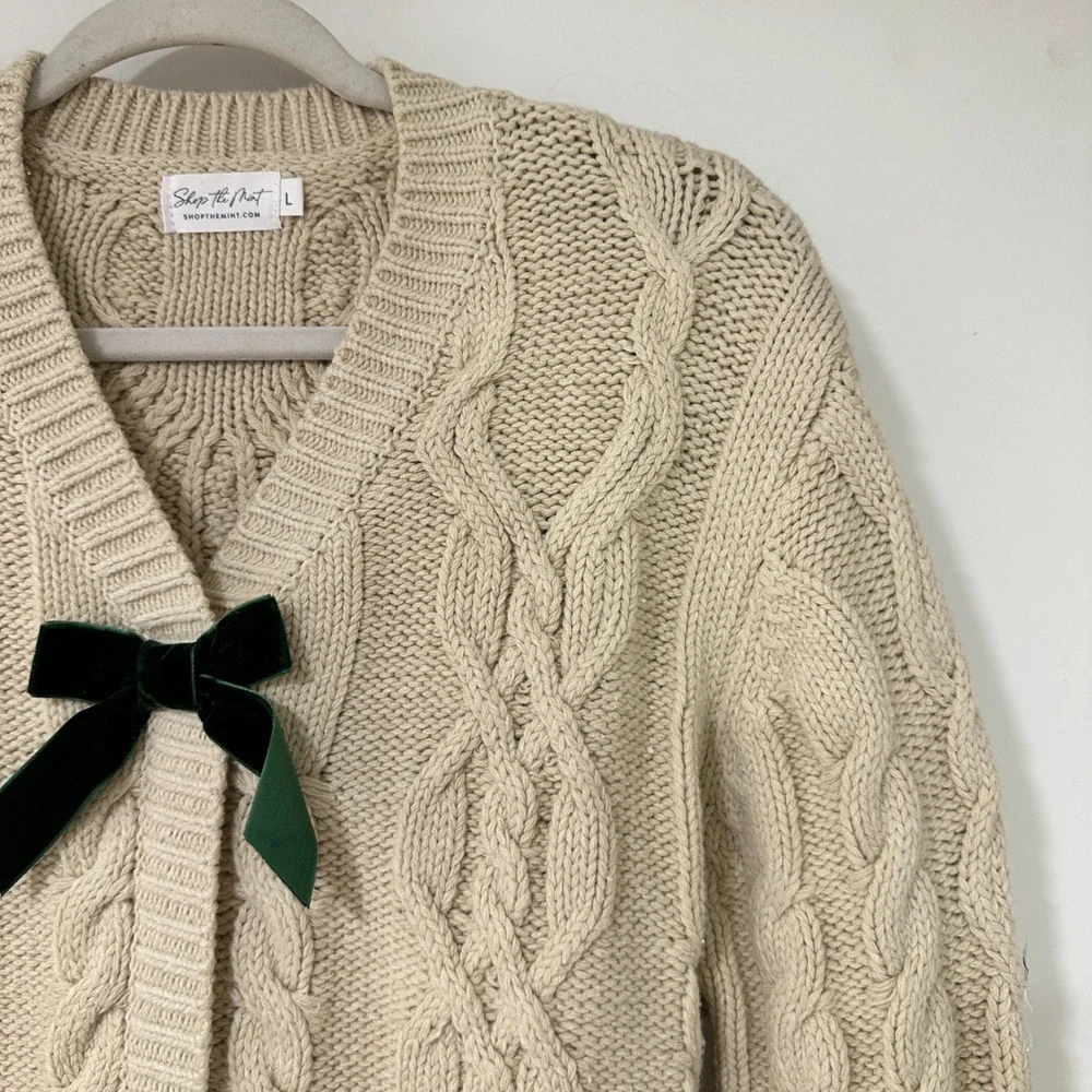 Shop The Mint Sweater Womens Large Cream Cable Knit Chunky Green Velvet Bows L